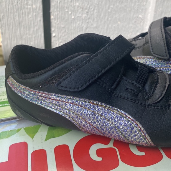 Girls puma shoes (gently used) - Picture 3 of 7